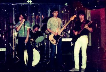 Fenzyx at The Pied Bull - looking like a showband!